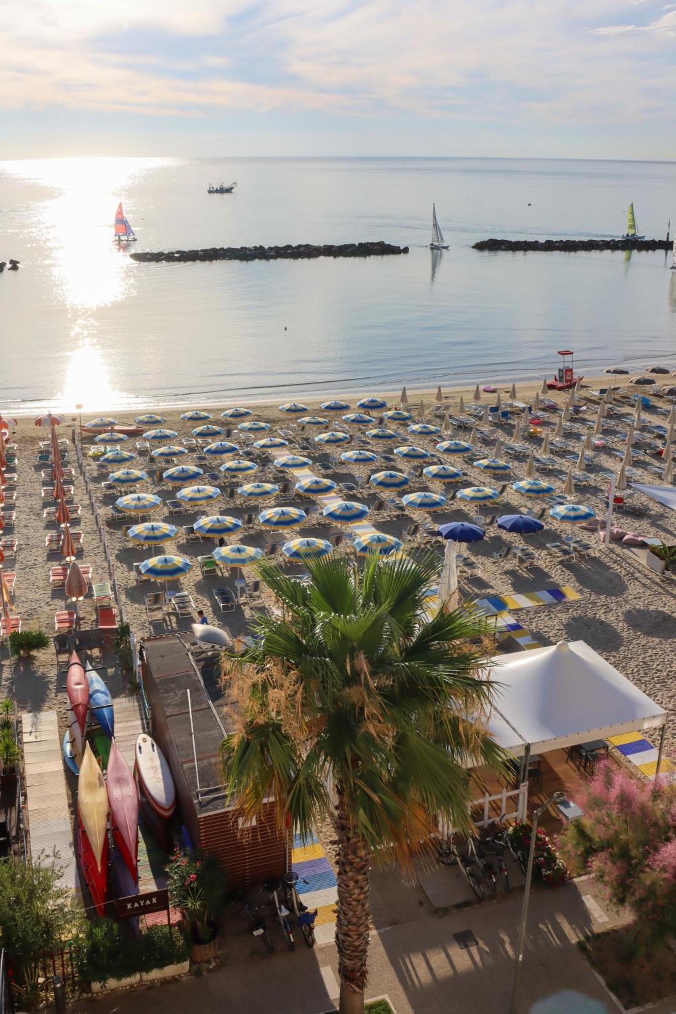 Hotel Ideal Cupra Marittima Exterior foto