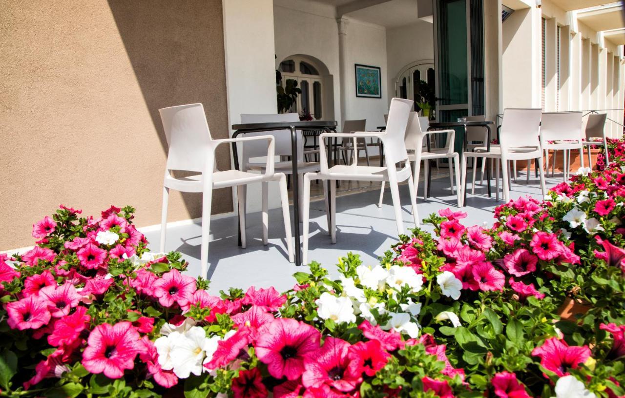 Hotel Ideal Cupra Marittima Exterior foto